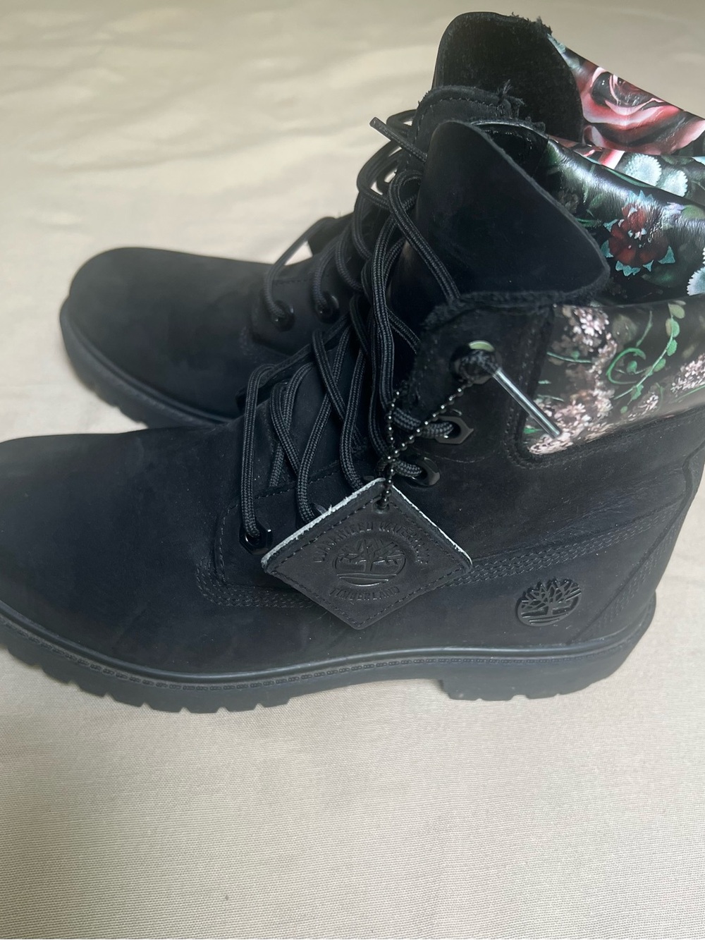 Timberland Black Nubuck Floral Rose Collar Boots Women's 7.5 - Picture 7 of 7